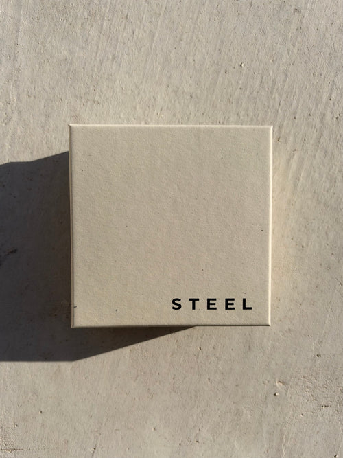 Écrin STEEL fermé, coffret cadeau du jonc ELIO